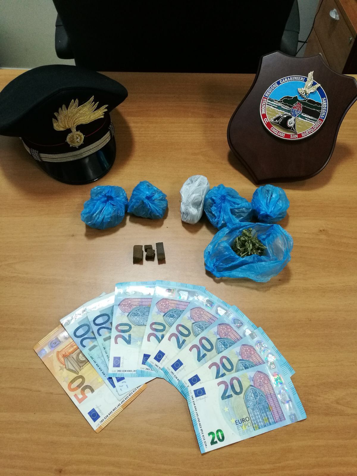 Cagliari, 39enne ai domiciliari spacciava droga: nuovo arresto
