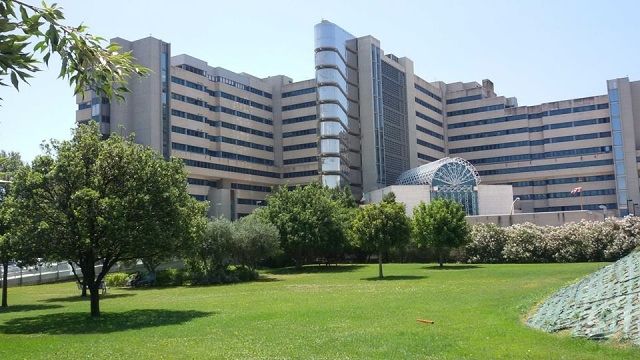 Brotzu, Chirurgia Plastica e Robotica a rischio: esplode la polemica