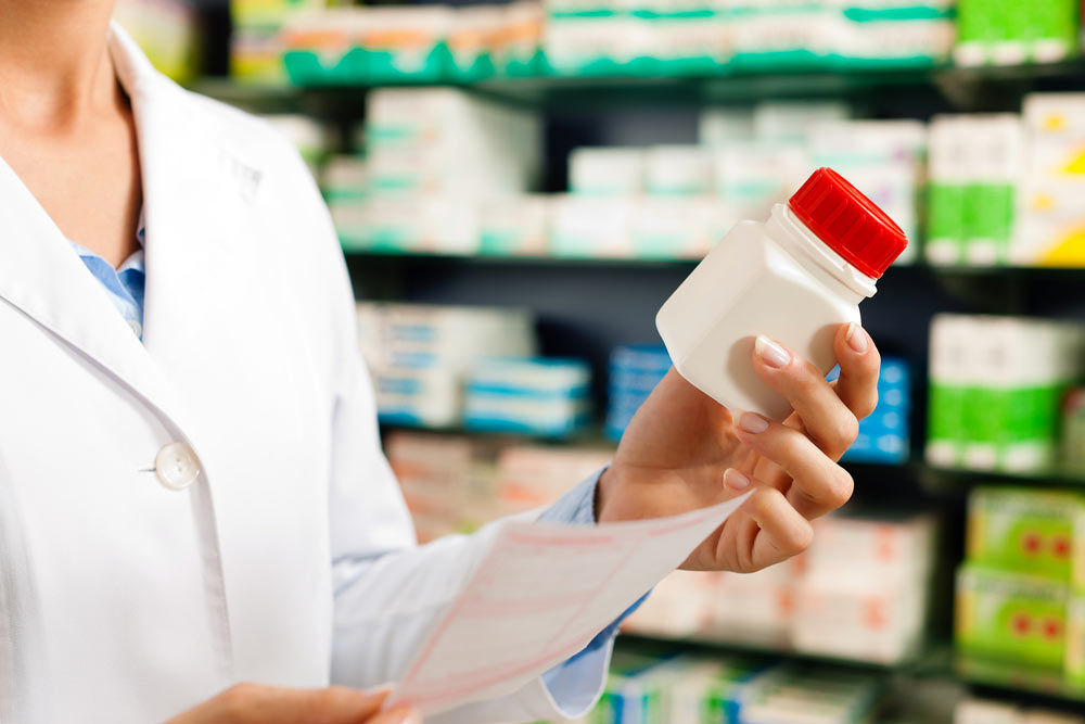 Sanluri, farmacista condannato a 7 anni: chiamava le dipendenti “capra” e “serva”