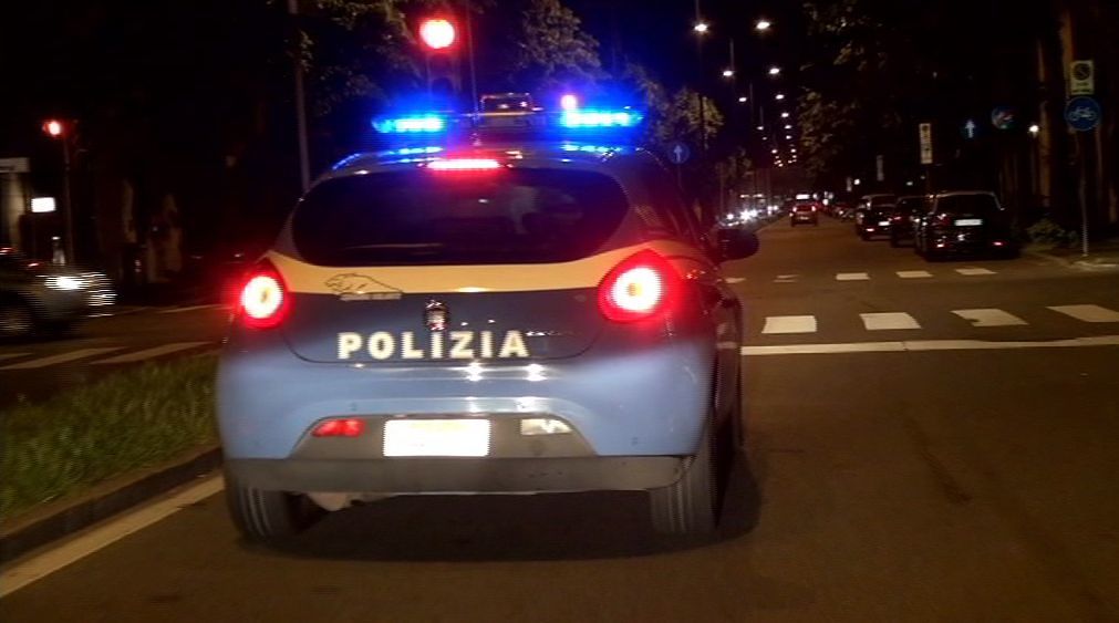 Ruba il cellulare a una giovane impiegata: algerino denunciato dai carabinieri