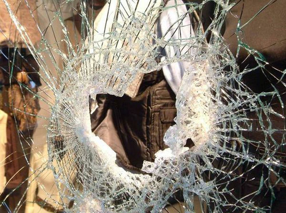 Banda dell’ariete in azione a Quartu: con l’auto i ladri sfondano le vetrine