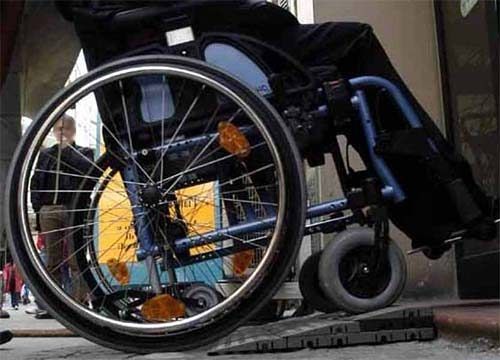 Tavolini, più spazio per far posto a disabile in carrozzina: sanzionato ristorante