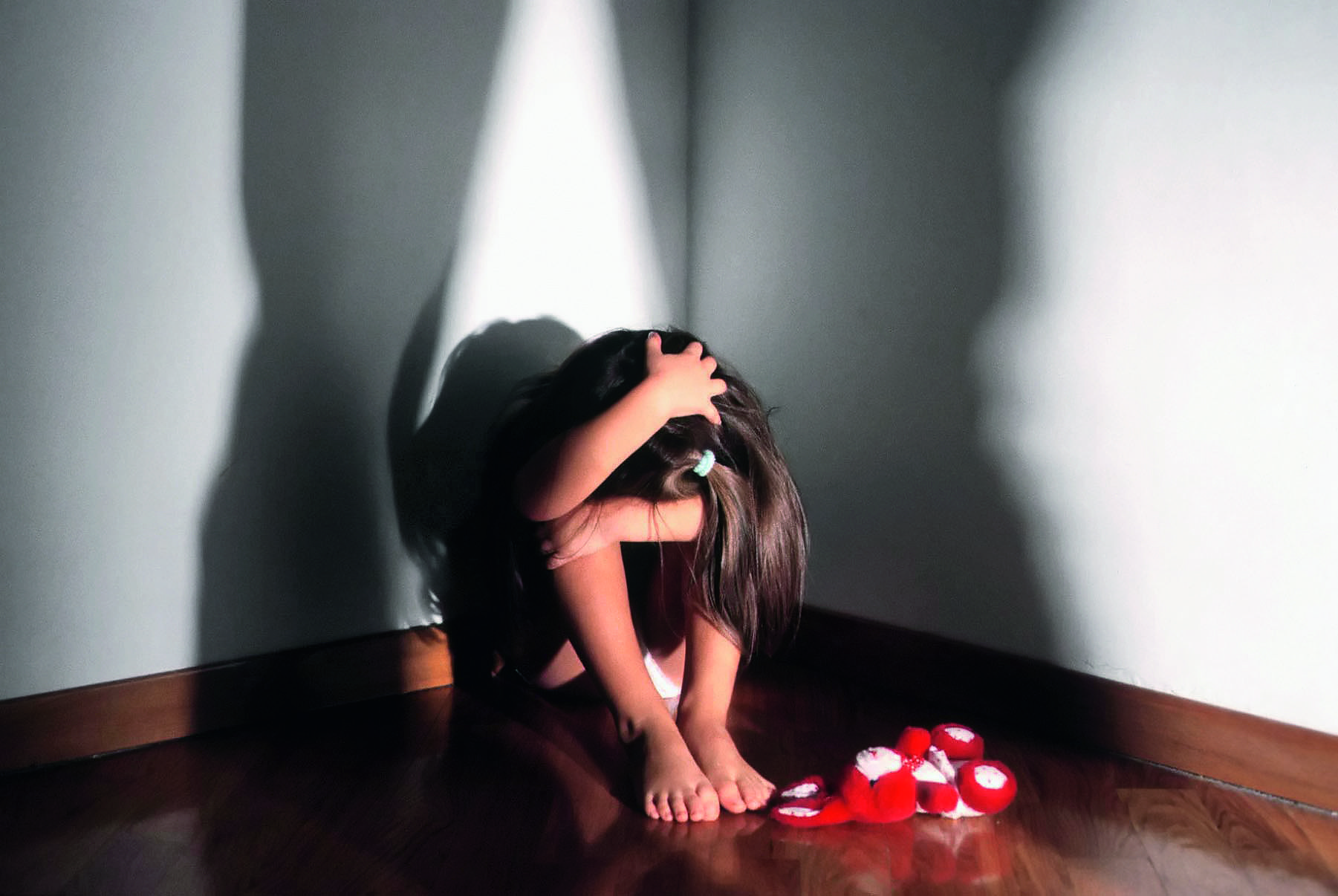 Cagliari, pornografia minorile e violenza sessuale: fermato un uomo di 50 anni