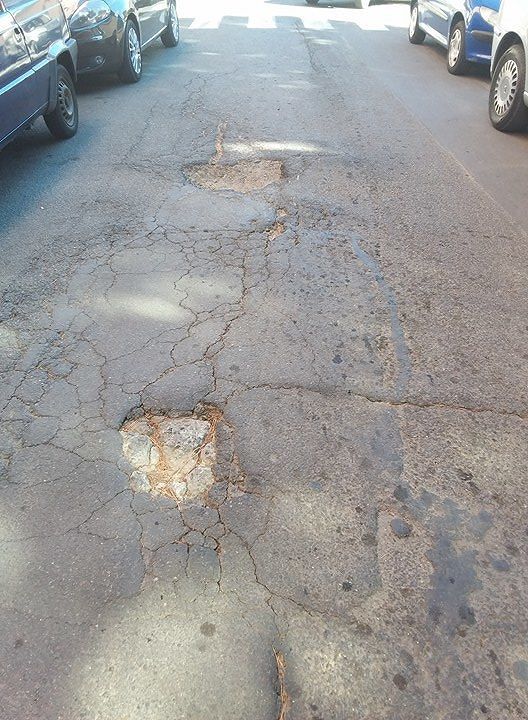 Le buche trappola di Quartu: mamma perde l’ammortizzatore, auto ko