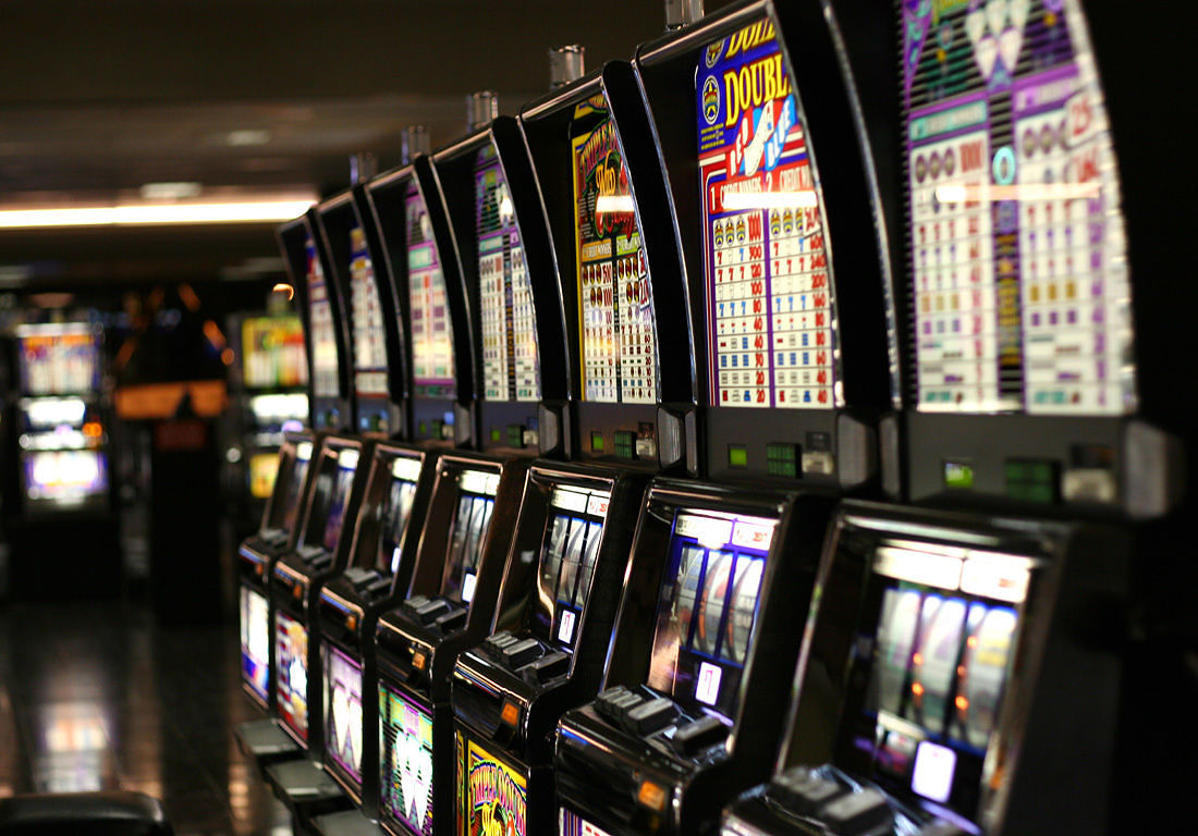 Cagliari, nove slot truccate in tre circoli privati: maxi multa per i gestori