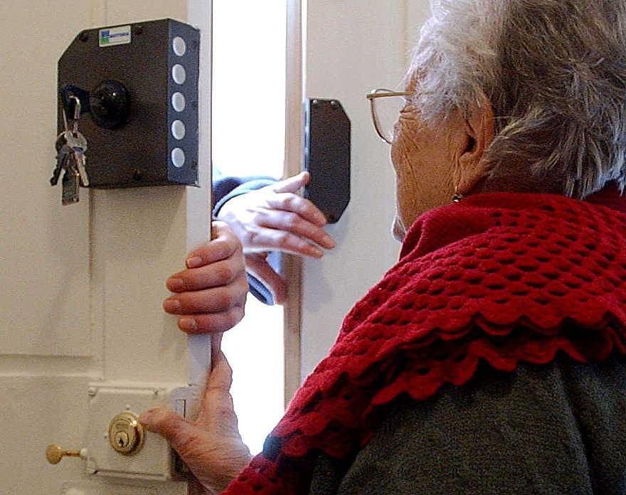 Uta, finto dipendente chiede soldi per conto del comune. Porcu:”Attenzione è una truffa”