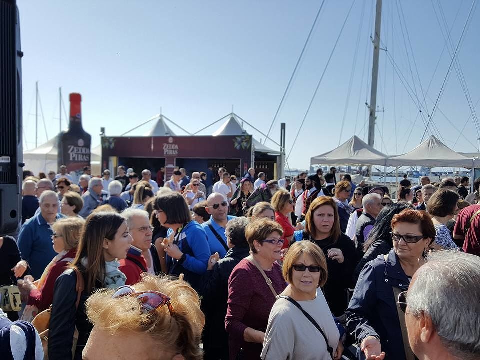Boom InvitaS, in 20mila al porto di Cagliari. Tutti pazzi per il cibo e le tradizioni sarde
