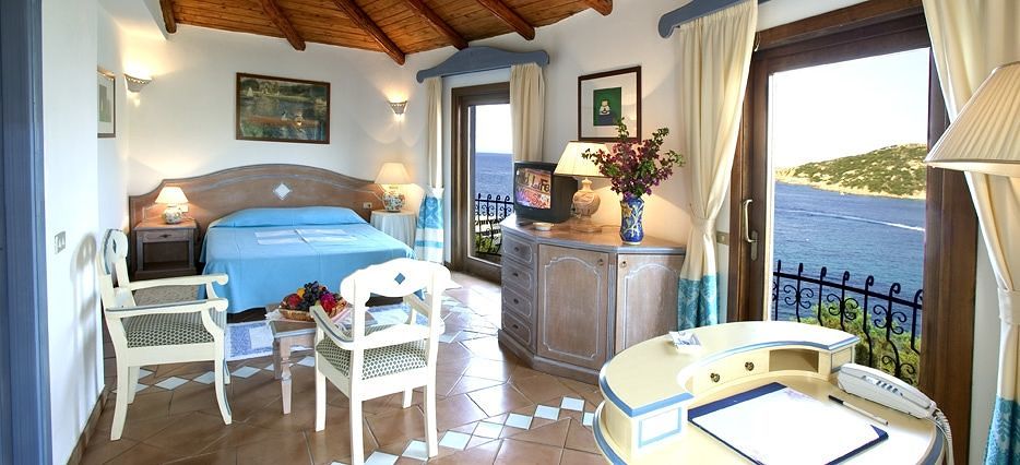 Federalberghi: i Comuni sardi tassano il turismo mentre prolifera il sommerso