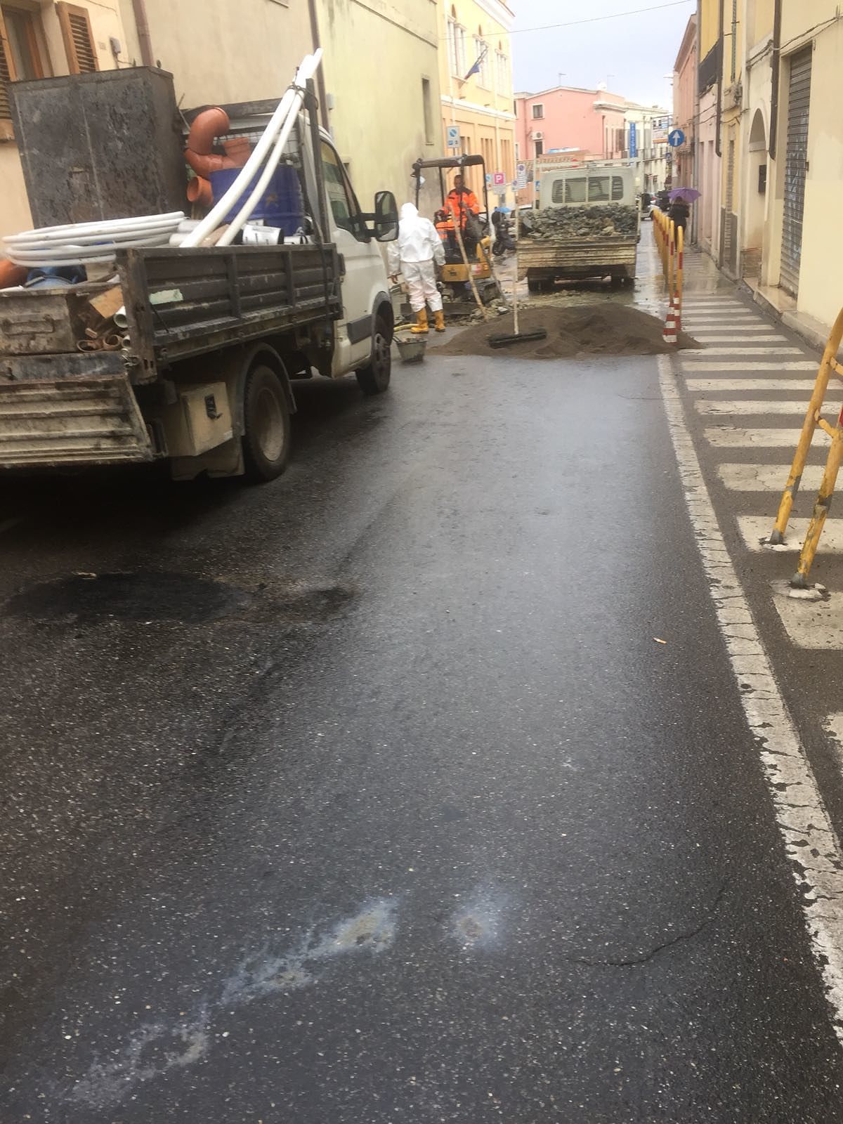 Maxi perdita idrica a Pirri, chiuso al traffico l’ultimo tratto di via Riva Villasanta