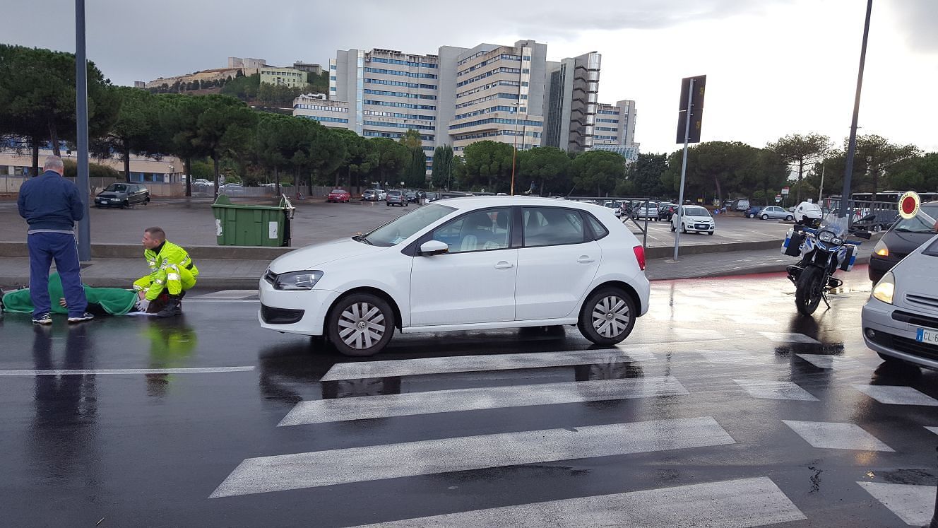 Investita da un’auto in via Peretti: 25enne di Selargius in ospedale