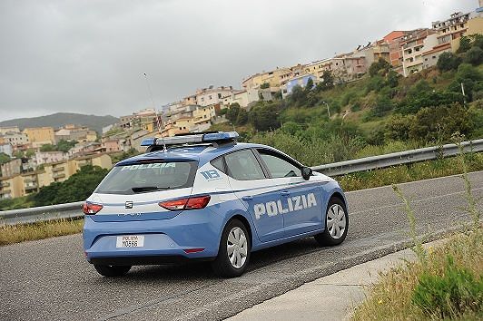 Lascia aperto un cancello: picchiato davanti alla figlia e alla nipote