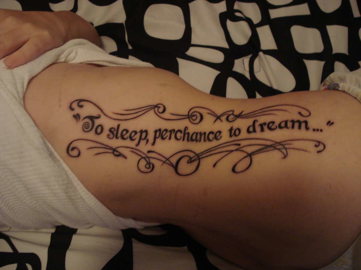 “Io senza lavoro e triste, il mio ragazzo mai assunto per colpa dei tatuaggi”
