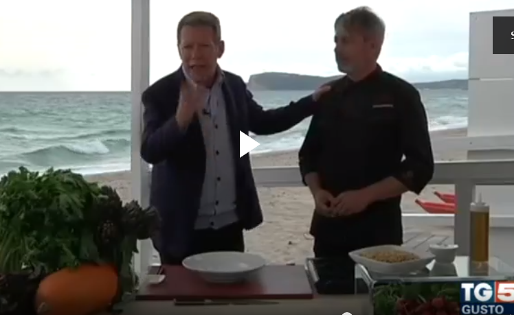 “Fregula cun cocciula” al Poetto, la ricetta Cagliaritana finisce su Gusto