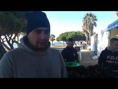 Marco, pescatore di ricci: “Col mio lavoro ci mangia tutta la mia famiglia”