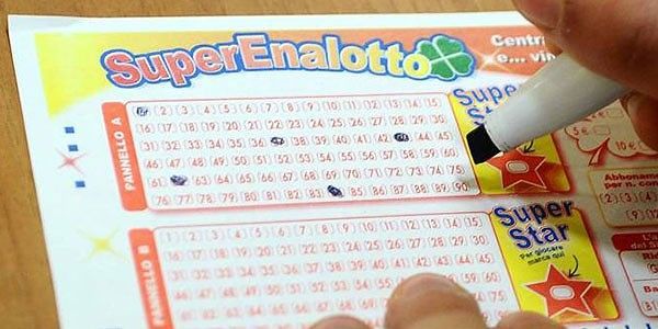 Cagliari, centra un 5 e vince 15 mila euro al SuperEnalotto