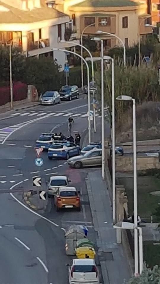 Cagliari, spettacolare inseguimento in via dei Conversi: giovane fermato