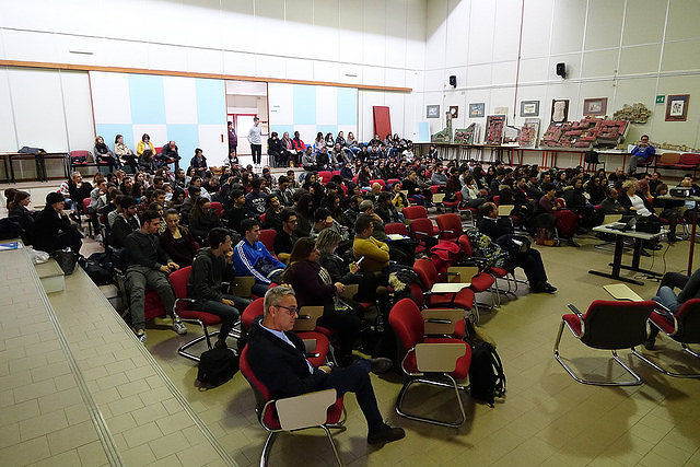 “Cari giovani sardi, vi spieghiamo come i migranti scappano da guerre e carestie”