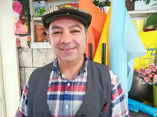 Gianluca, fioraio storico di Cagliari: “Sì all’area pedonale, con nuovi chioschi e bus navetta”