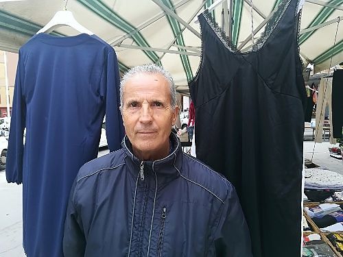 Isola pedonale fuori dal mercato a Cagliari: “Un trionfo di artigianato e giocattoli”