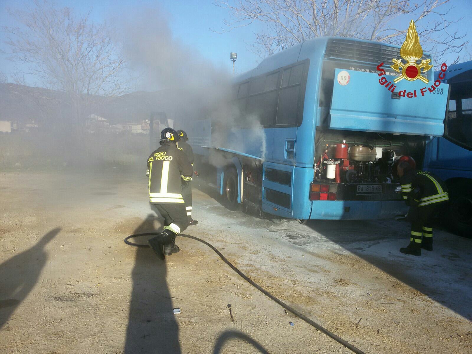 Autobus dell’Arst in fiamme a San Vito, intervento dei vigili del fuoco
