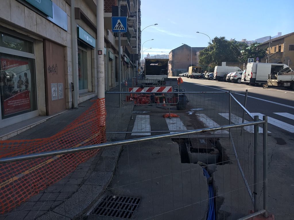Cagliari, caos totale parcheggi a San Benedetto: “Il commercio sta morendo”