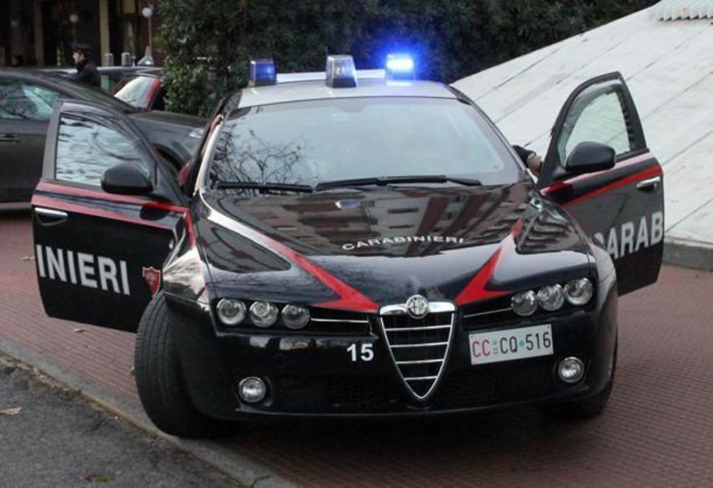 Gestivano case di appuntamenti in Sardegna, fermati all’estero coniugi rumeni