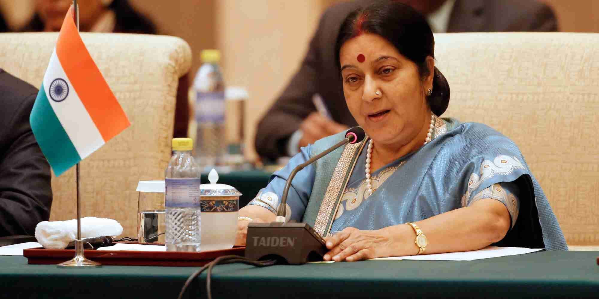 India, grave incidente per un sardo: la ministra avvisa l’Italia via Twitter