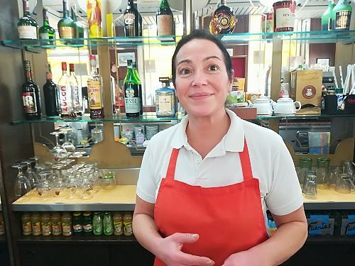 Luisella, storica barista di via XX Settembre a Cagliari: “Nuovi negozi solo cinesi e parcheggi spariti”