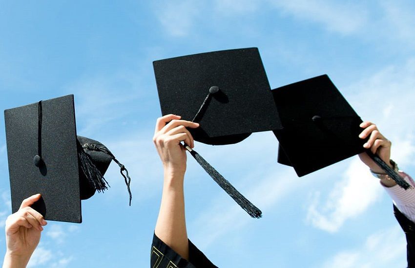Uta, la Giunta rinuncia a parte delle indennità e dona borse di studio per neolaureati