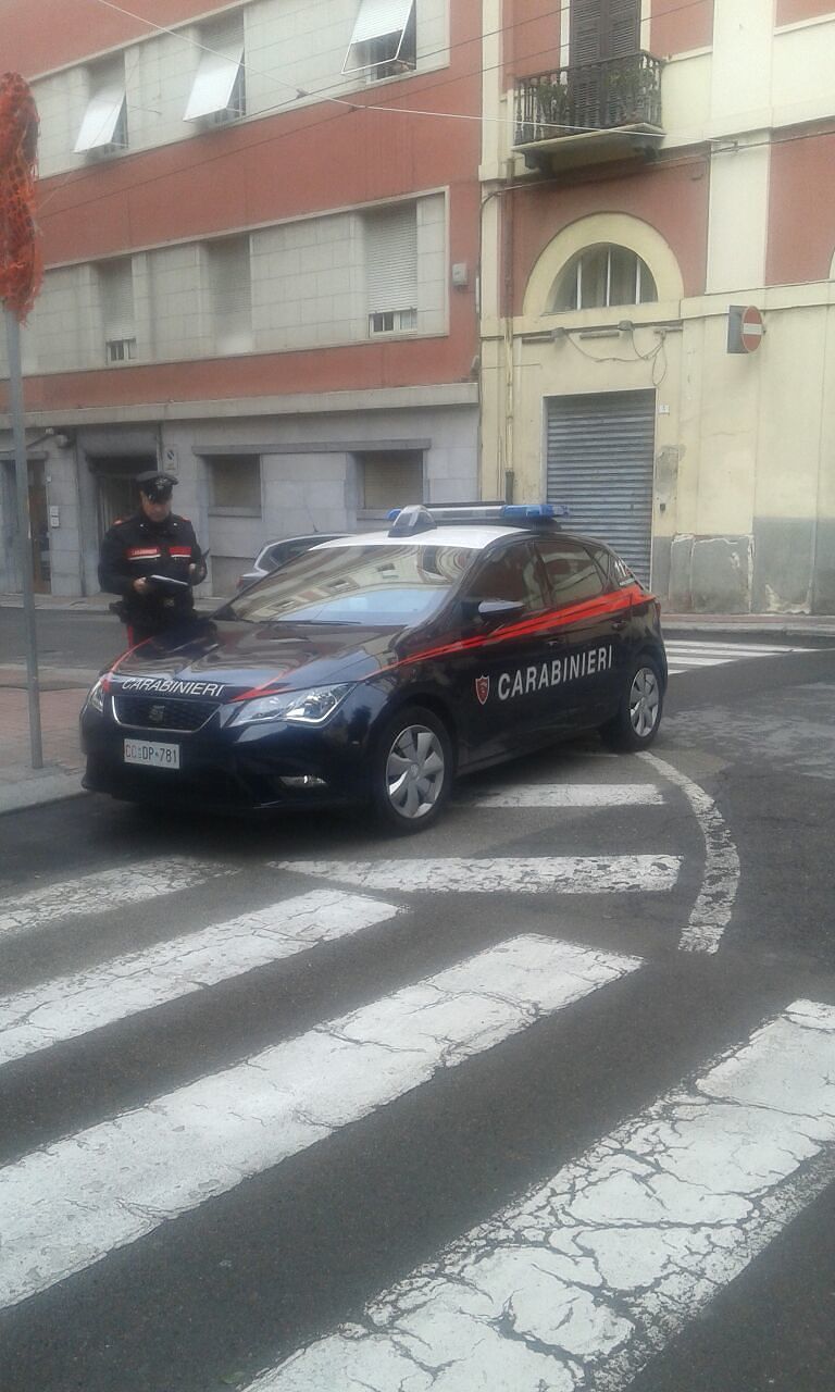 Cagliari, ruba un’auto e sperona due pattuglie: è il ladro di furgoni arrestato ieri
