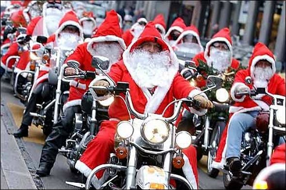 Domenica Babbi Natale in moto per aiutare gli amici a 4 zampe