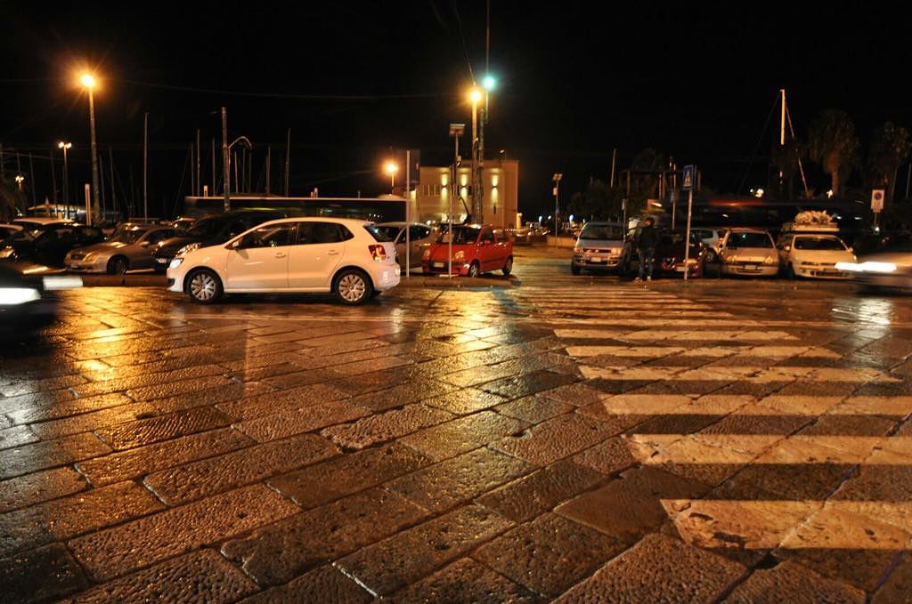 Cagliari, Polo guidata da una selargina investe una 27enne in via Roma