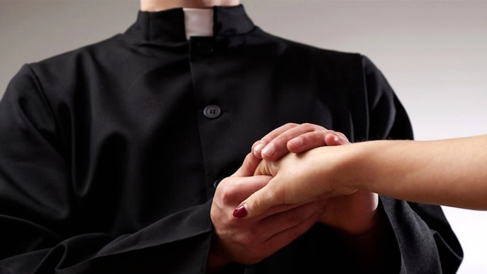 Mandas, viaggio nel paese dei veleni all’ombra della Curia: il paese enigma