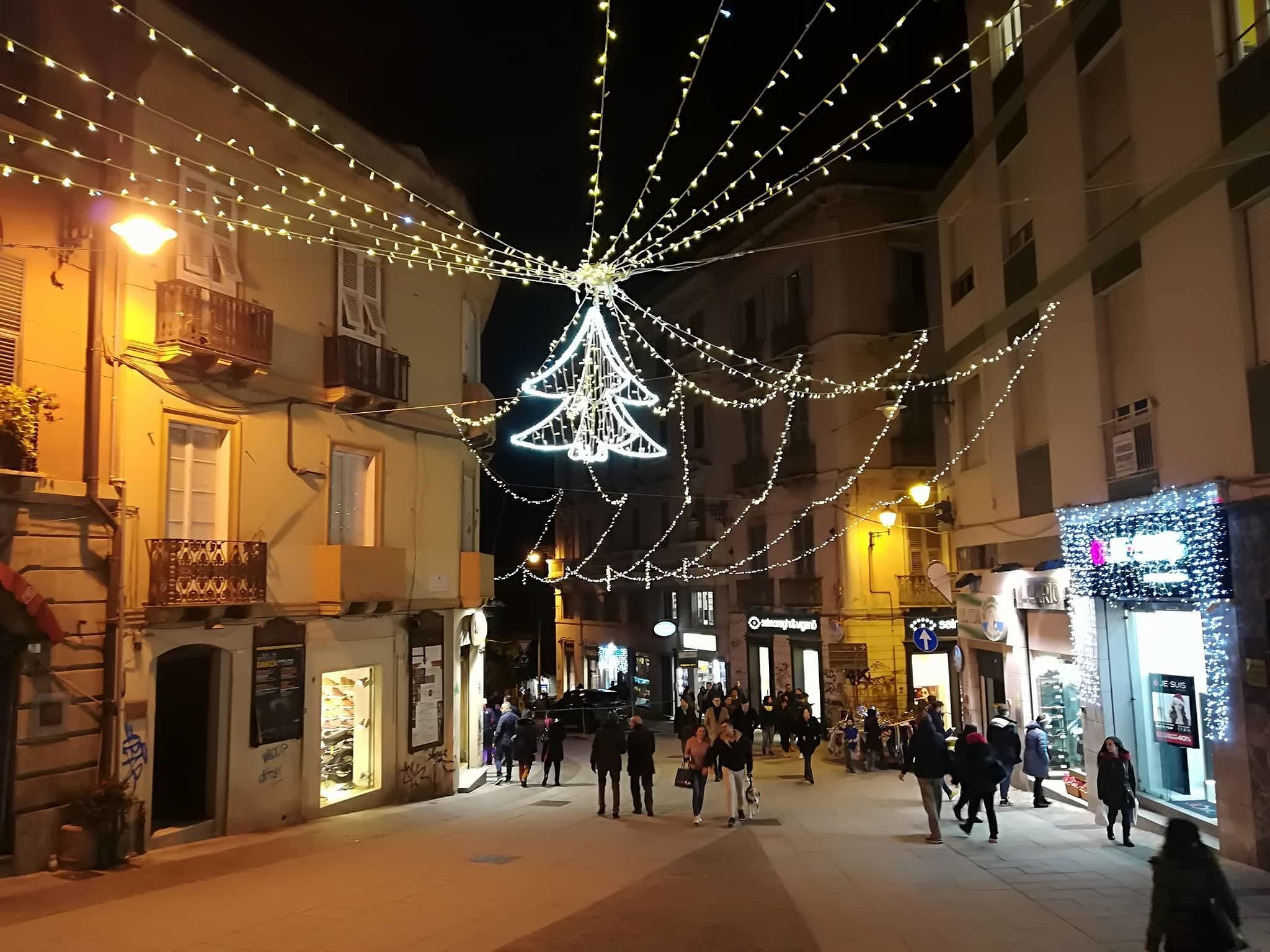 Vigilia di Natale a Cagliari: addio al pienone nelle vie dello shopping