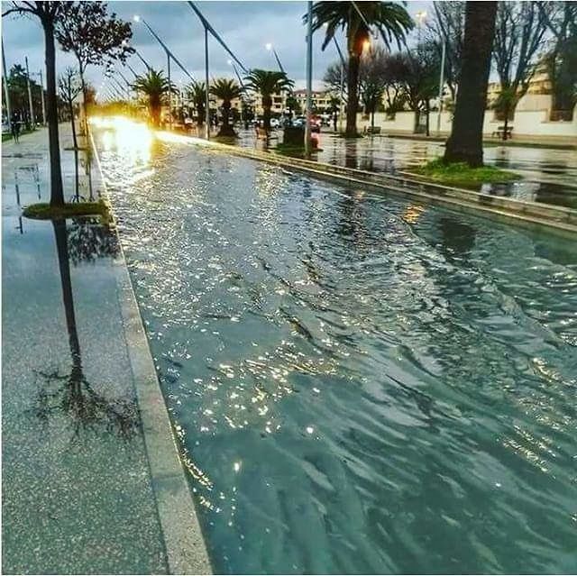 Alghero come Venezia: la pioggia torrenziale allaga le strade del lungomare