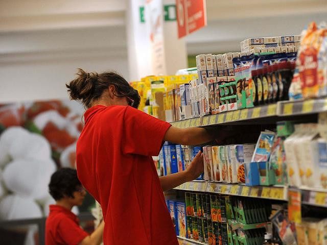 “Ma voi lo sapete quanto guadagna poco una commessa, che lavora anche nei festivi?”