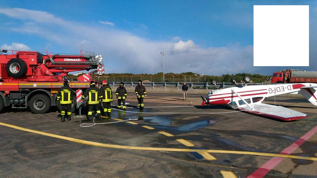 Elmas, paura nella pista aeroportuale: il vento ribalta anche un aeroplano