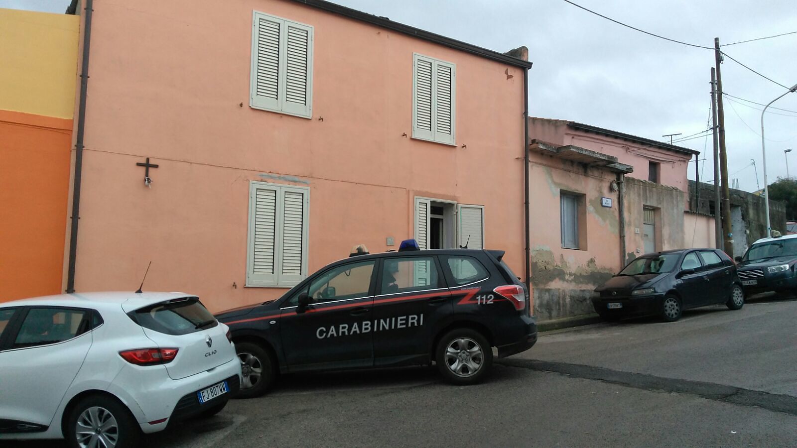 Anziana immobilizzata e rapinata nella notte: i ladri uccidono anche il cane