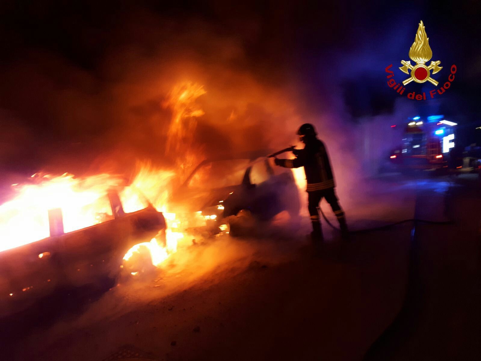 Roghi nella notte: auto in fiamme a Pirri, Elmas e Assemini