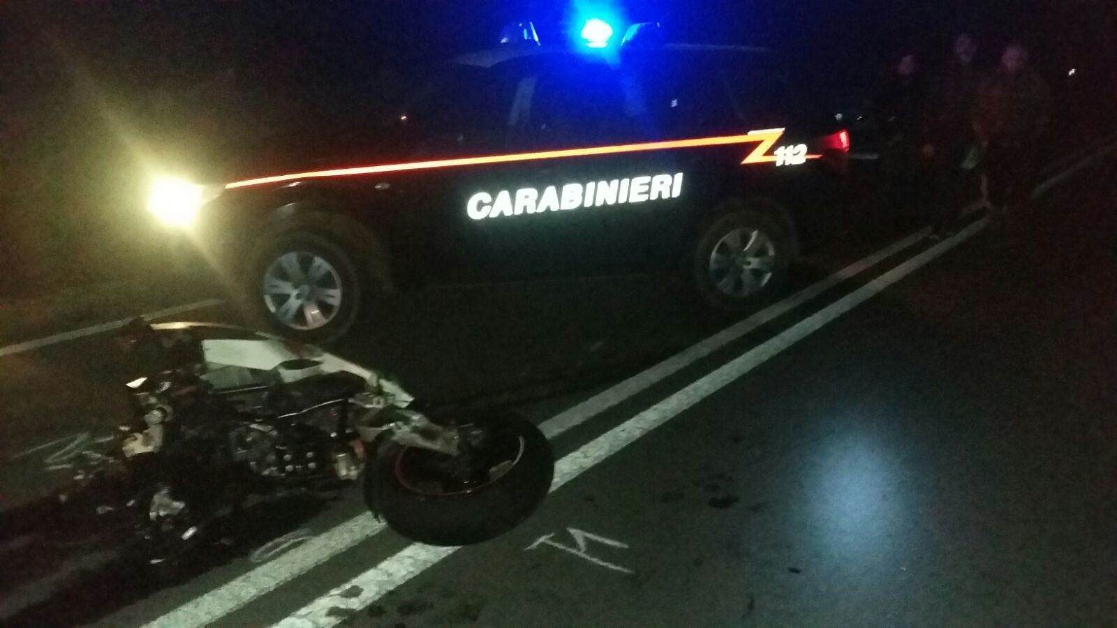Si schianta con la moto sulla Sulcitana, muore un barista di 25 anni di Pula