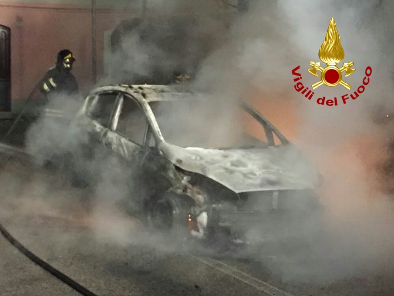 Rogo anche a Decimomannu: auto completamente distrutta nella notte