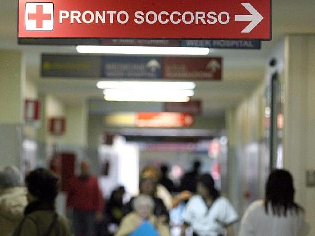 Si affaccia sul balcone, 21enne ferita da un pallino: indagini a Siddi