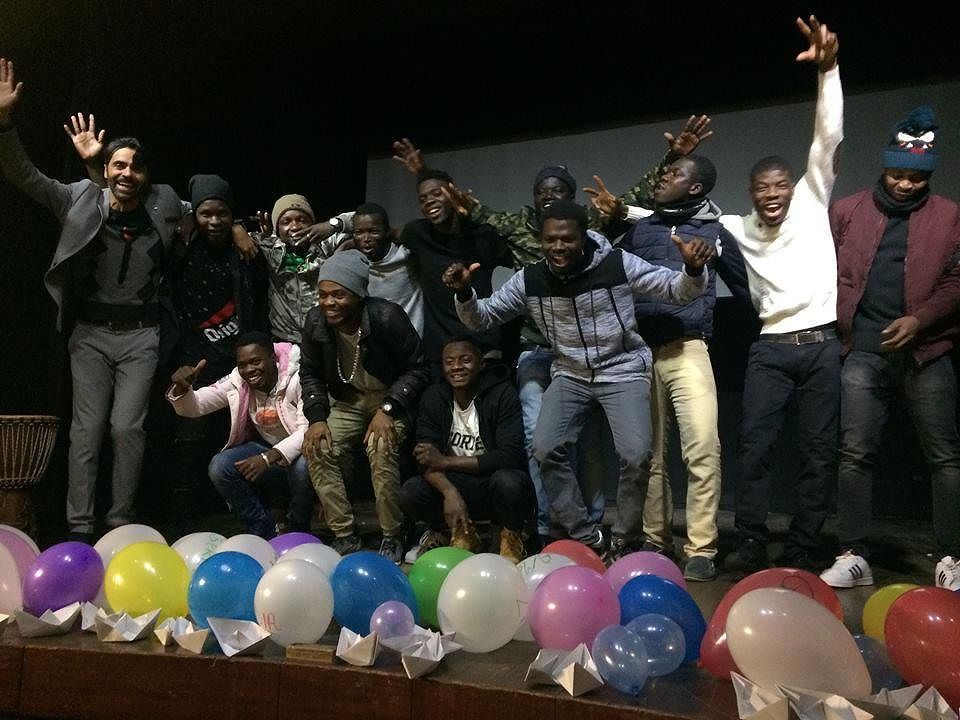 “Io, Tu”, spettacolo teatrale coi migranti attori