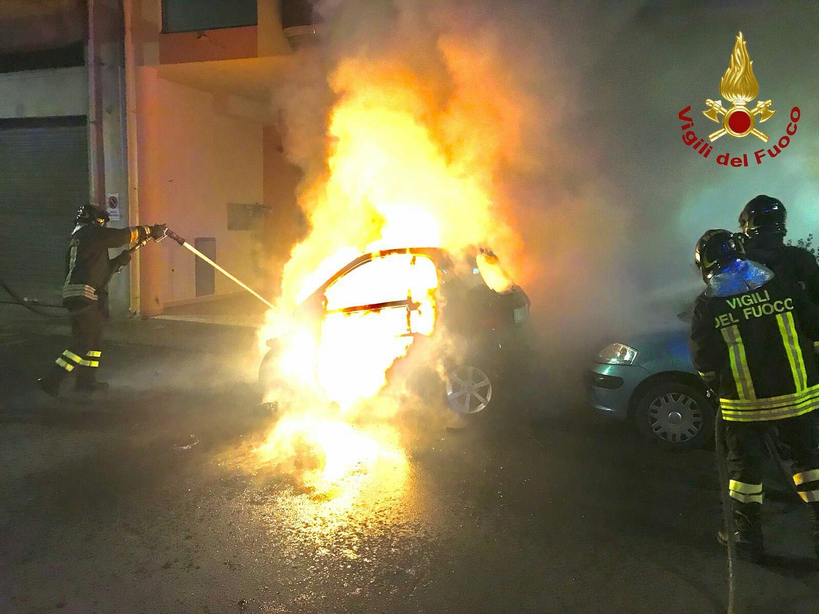Roghi a Cagliari e hinterland, notte di super lavoro per i Vigili del Fuoco