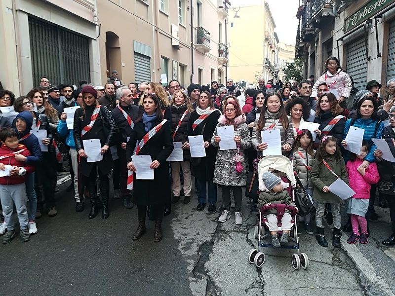 Cagliari, a Castello concerto di fischi contro Zedda: “Sette anni di false promesse”