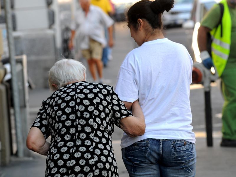 Badanti, a Cagliari molte offerte di lavoro: i sardi interessati sono ancora minoranza