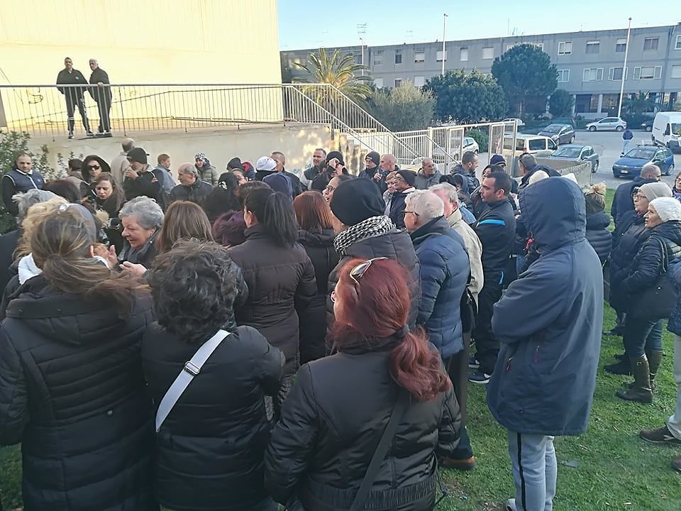 Cagliari, abitanti furiosi a Sant’Elia: “Da qui ce ne andiamo solo morti”