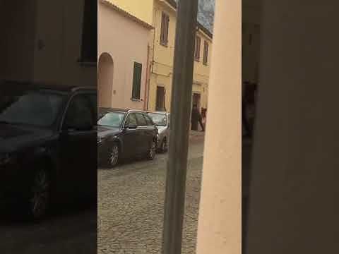 “Butta quel c…. di pistola”. Rapina fallita a Onifai, banditi nel sacco