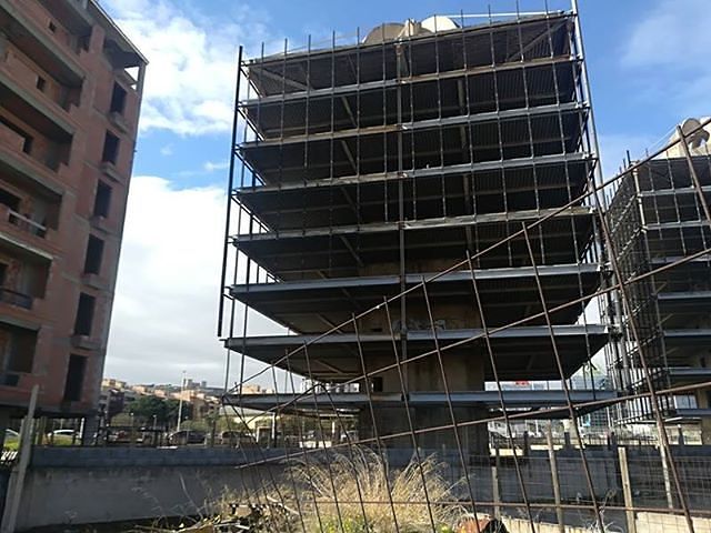 Scheletri di cemento e abbandono: a Pirri progetti fermi per le torri di Monreale