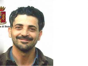L’operaio ha freddo e ruba una bombola, l’imprenditore lo appende a una trave e lo picchia
